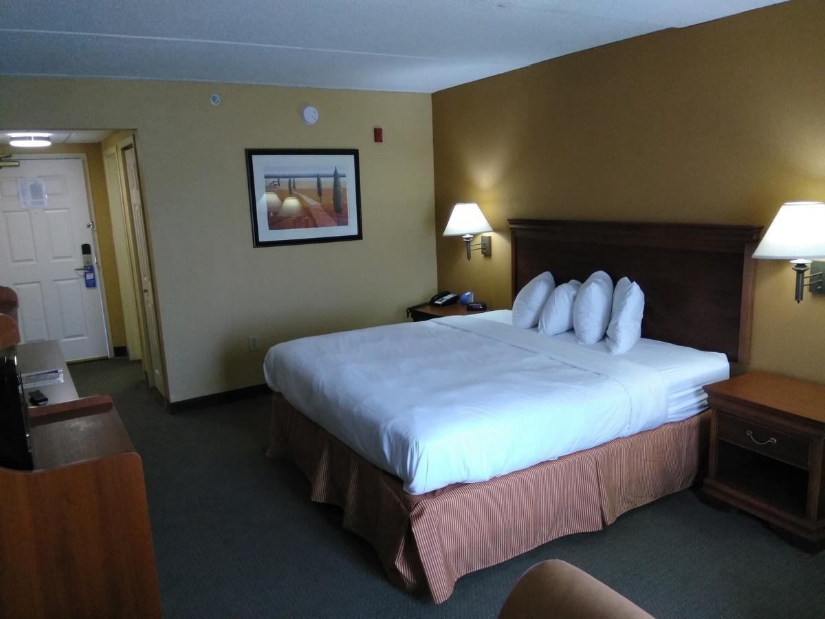 Hotel Baymont By Wyndham Clinton Exterior foto